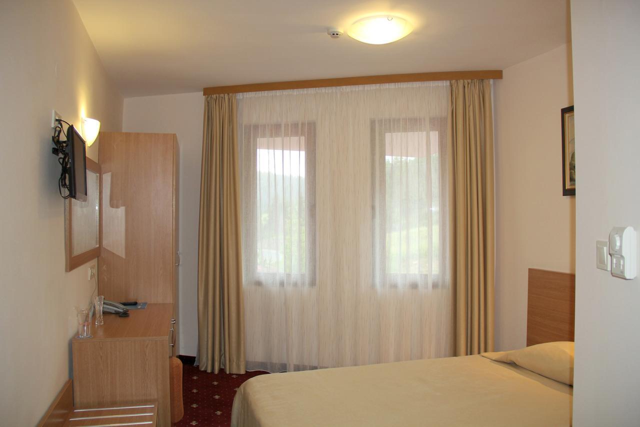 Hotel Coop Rozhen Pamporovo Exterior foto